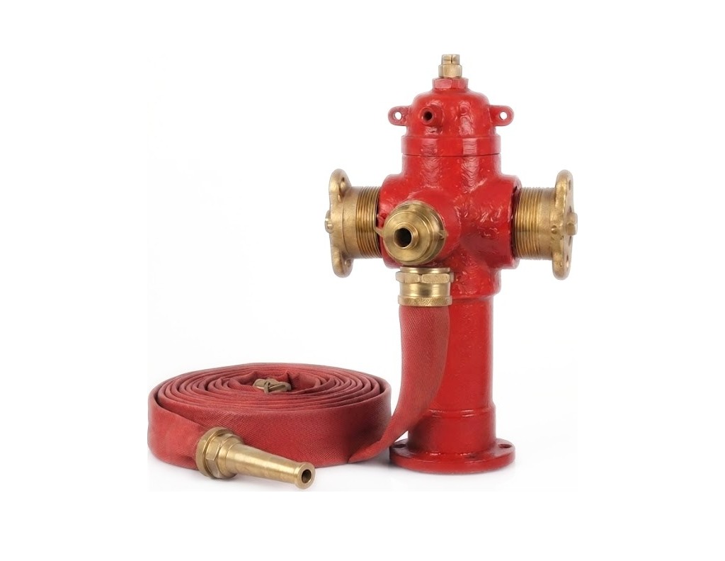 Three-way pillar fire hydrant with landing valve and hose